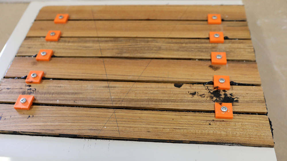 blauwasser_laminieren_teak_aufkleben_verfugen_auflegen_3