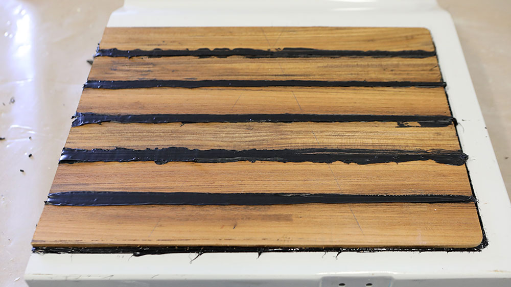 blauwasser_laminieren_teak_aufkleben_verfugen_einpressen_fertig