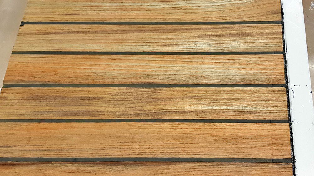 blauwasser_laminieren_teak_aufkleben_verfugen_fertig