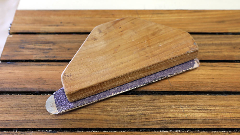 blauwasser_laminieren_teak_aufkleben_verfugen_werkzeug_fugenschleifer