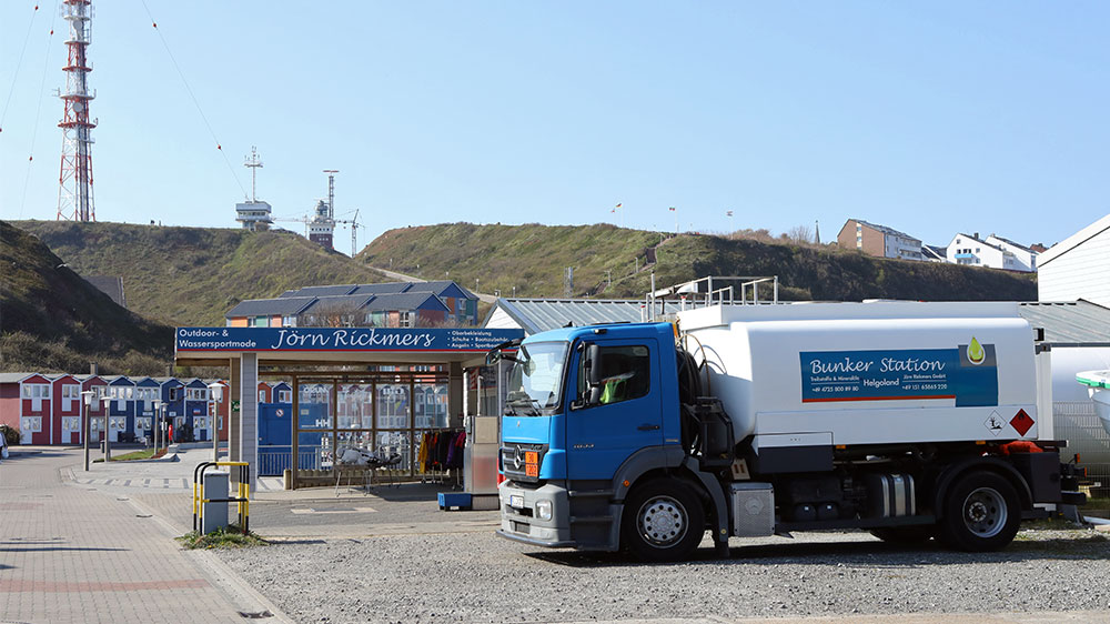 blauwasser_liegeplatz_helgoland_marina_schiffsausruester
