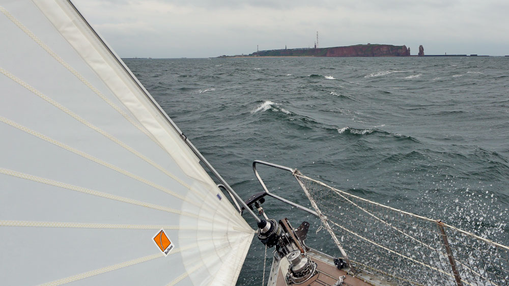blauwasser_liegeplatz_helgoland_marina_vor_dem_bug