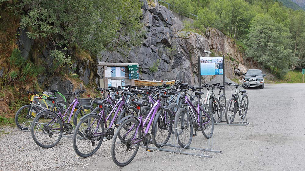 blauwasser_liegeplatz_norwegen_svartisen_engen_brygge_fahrraeder