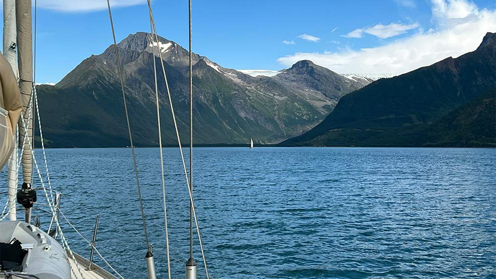 blauwasser_liegeplatz_norwegen_svartisen_engen_brygge_fjord