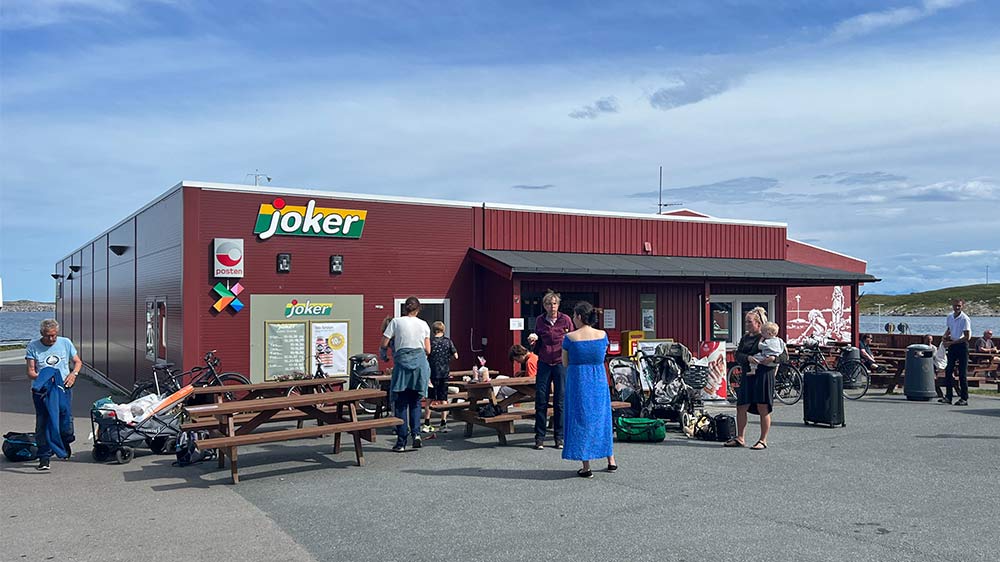blauwasser_liegeplatz_norwegen_traena_supermarkt