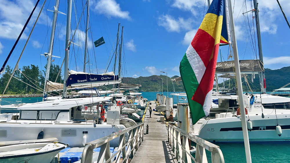 blauwasser_liegeplatz_seychellen_baie_saint_anne_steganlage