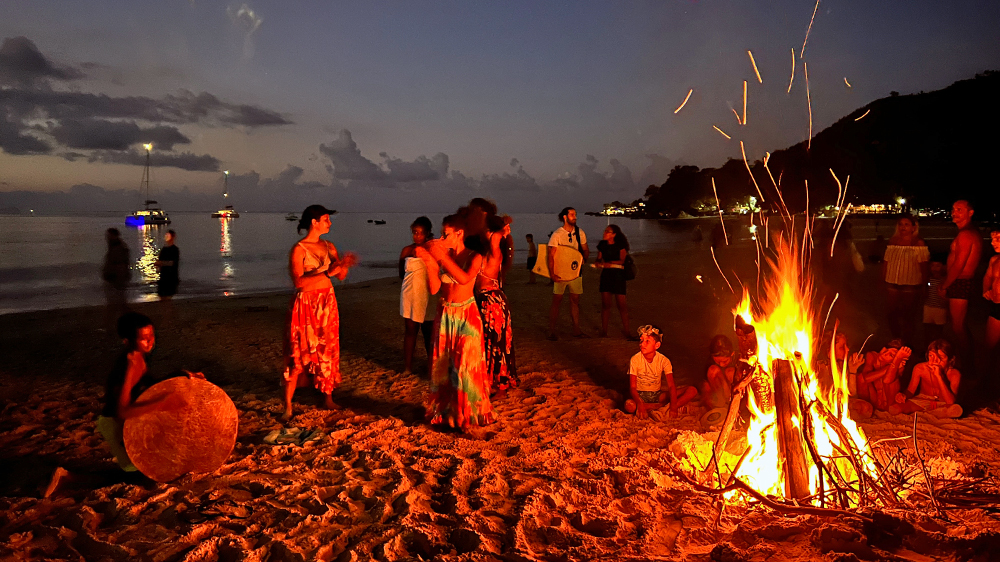 blauwasser_liegeplatz_seychellen_beau_vallon_abends