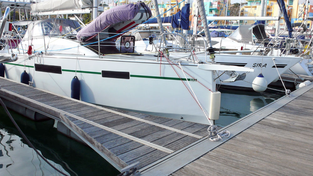 blauwasser_marina_albufeira_fingerstege