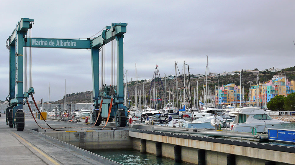 blauwasser_marina_albufeira_werft_travellift