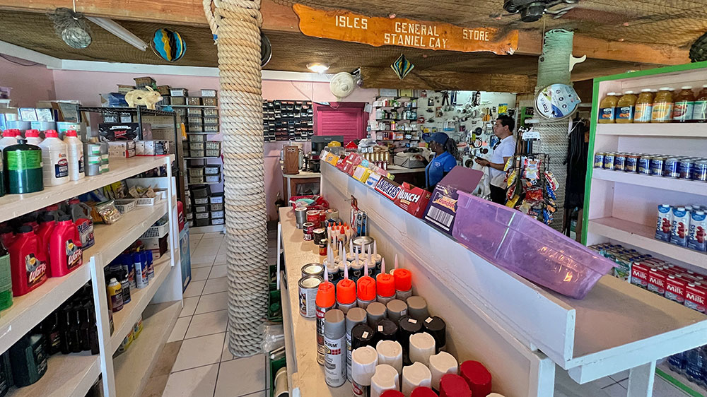 blauwasser_marina_bahamas_exumas_staniel_cay_supermarkt