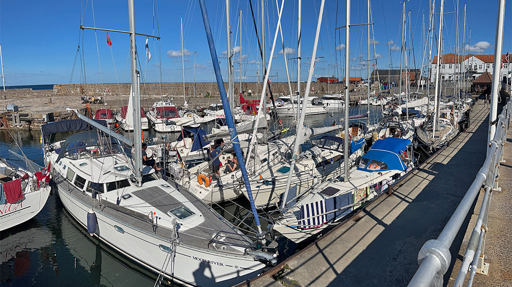 blauwasser_marina_daenemark_allinge_voll