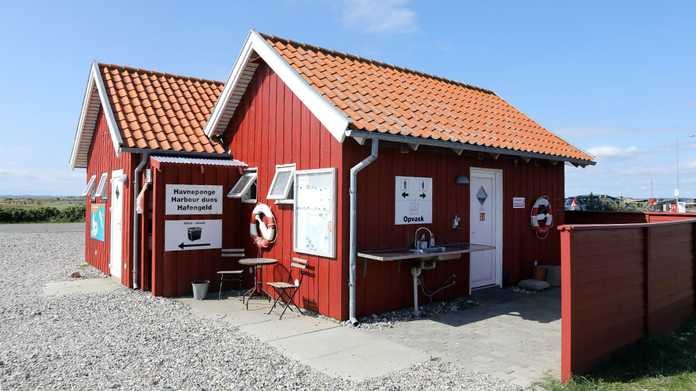blauwasser_marina_daenemark_avernako_hafengebaeude