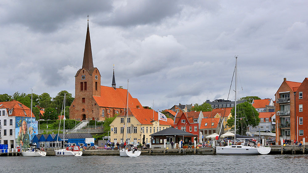 blauwasser_marina_daenemark_festland_sonderborg_stadthafen_kirche