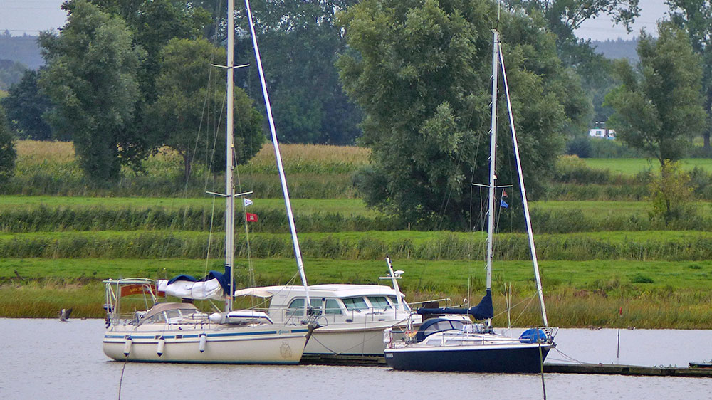 blauwasser_marina_deutschland_borsfleth_laengsseits