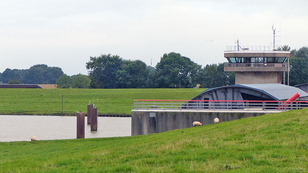 blauwasser_marina_deutschland_borsfleth_sperrwerk_1