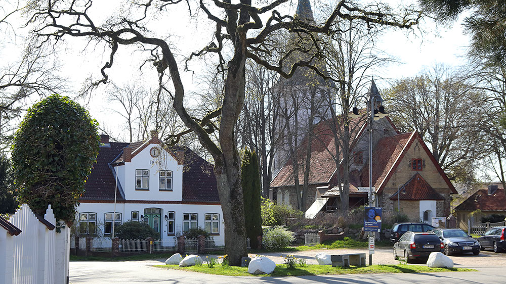 blauwasser_marina_deutschland_eider_suederstapel_kirche