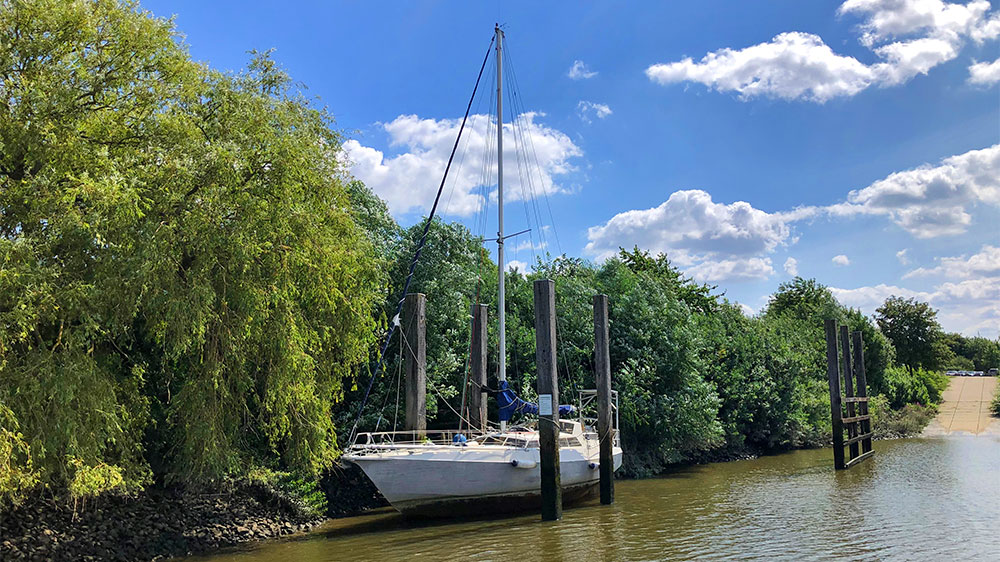 blauwasser_marina_deutschland_elbe_rueschkanal_trockenfallplatz