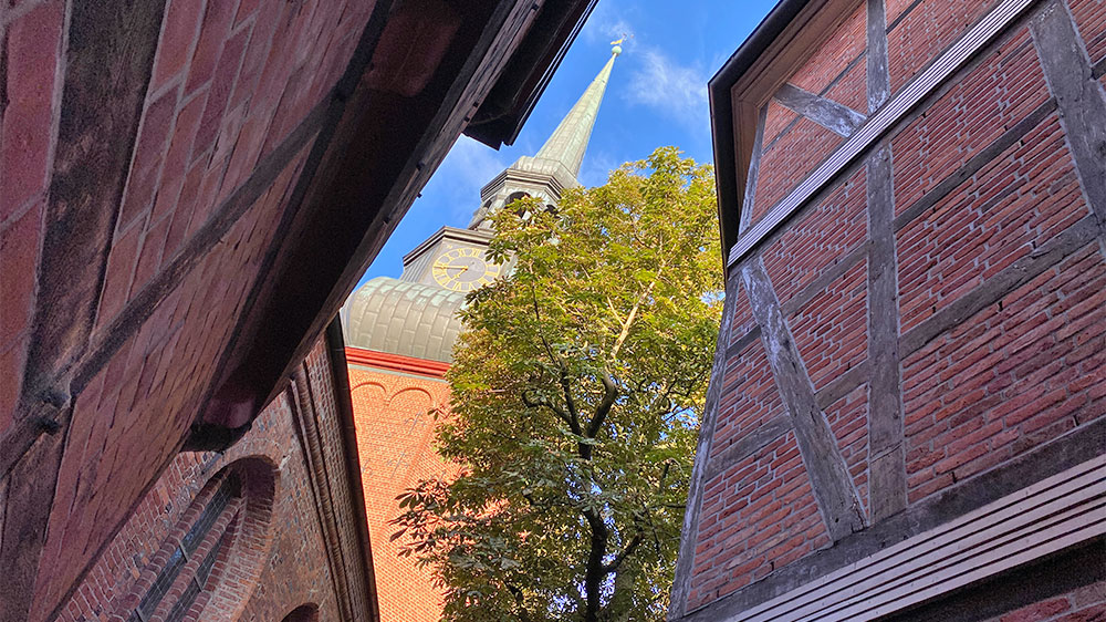 blauwasser_marina_deutschland_elbe_stade_kirche