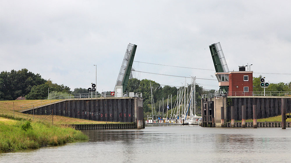 blauwasser_marina_deutschland_elbe_stade_schwingesperrwerk