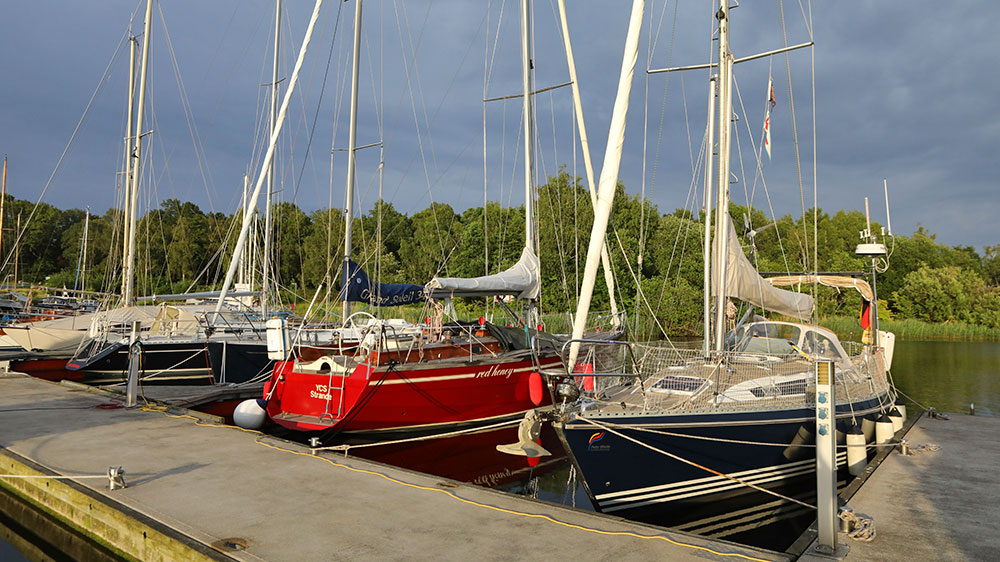 blauwasser_marina_deutschland_nok_schreiber_marina_fingerstege