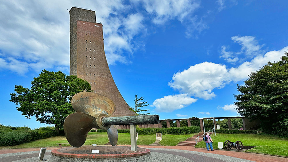 blauwasser_marina_deutschland_ostsee_laboe_ehrenmal
