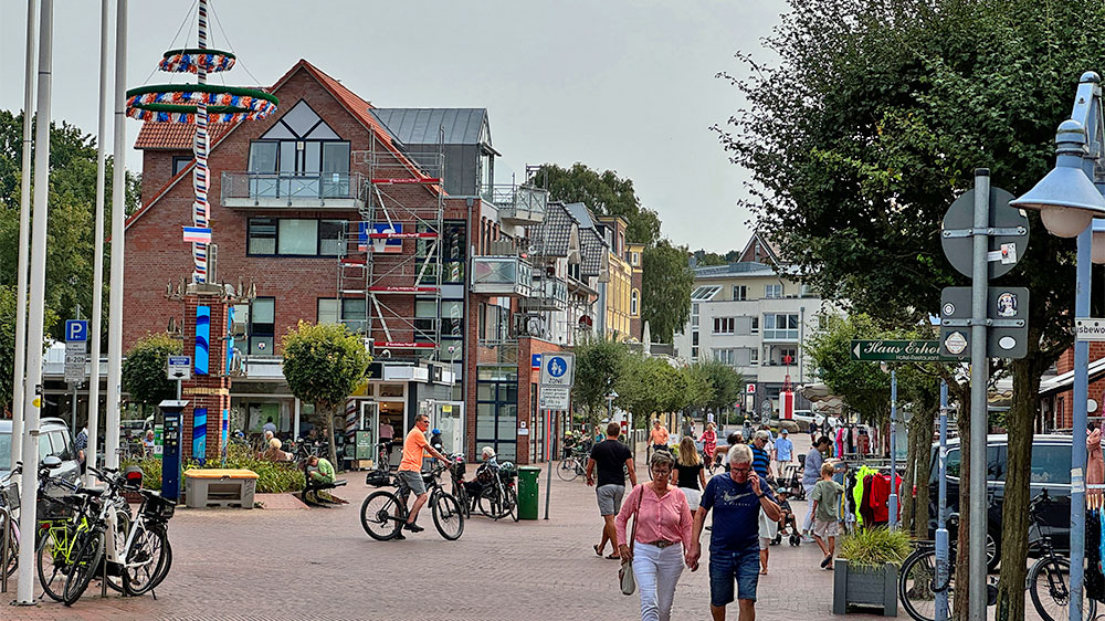 blauwasser_marina_deutschland_ostsee_laboe_fussgaengerzone