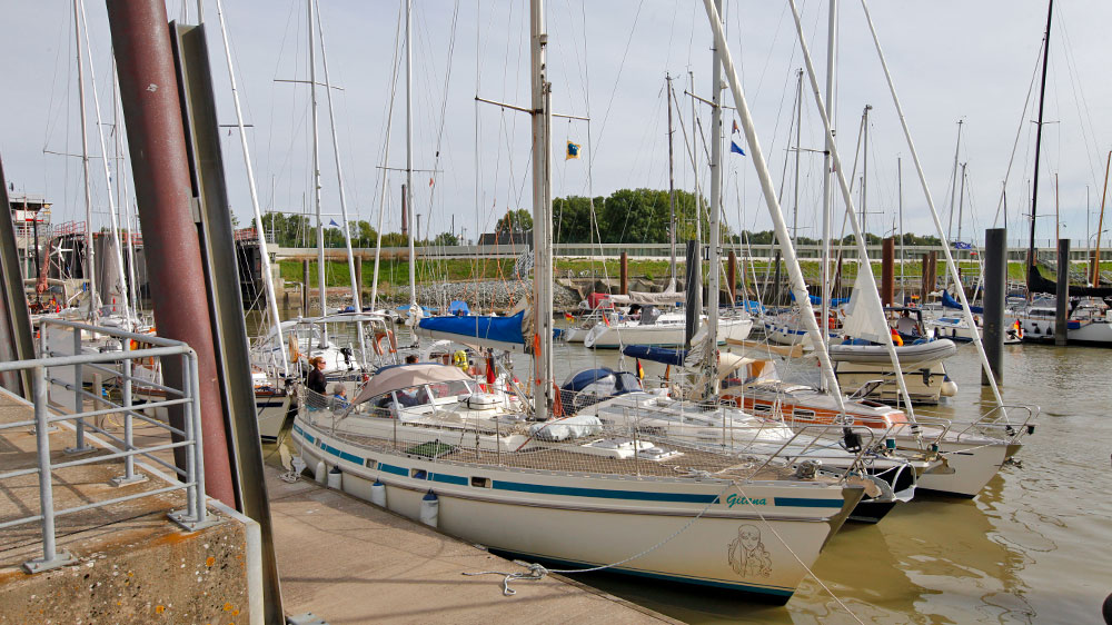 blauwasser_marina_elbe_glueckstadt_laengsseits