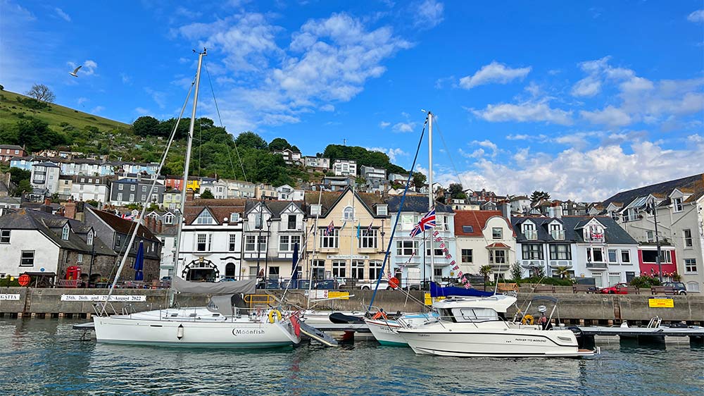 blauwasser_marina_england_dartmouth_pontons_stadt