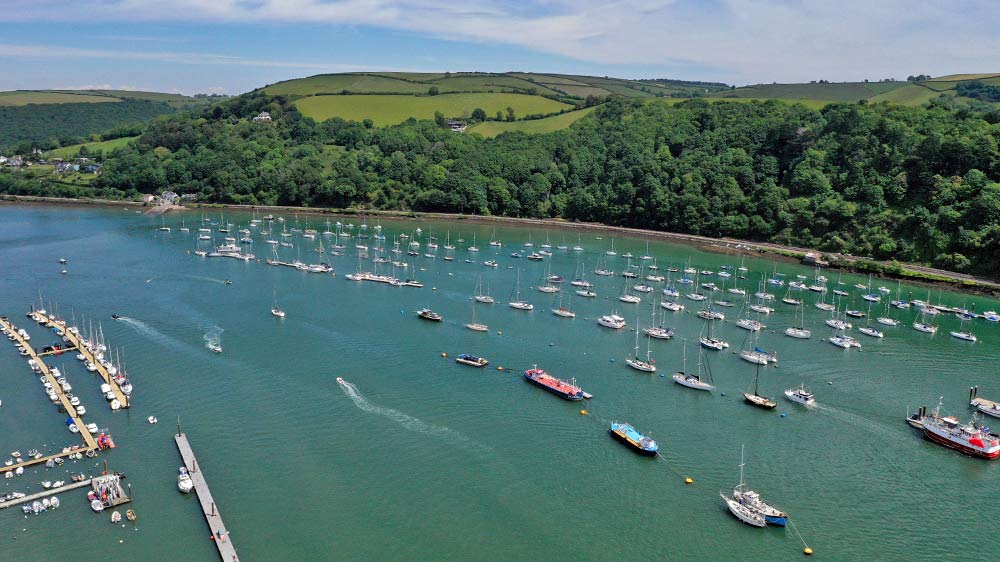 blauwasser_marina_england_dartmouth_yachten_im_fluss