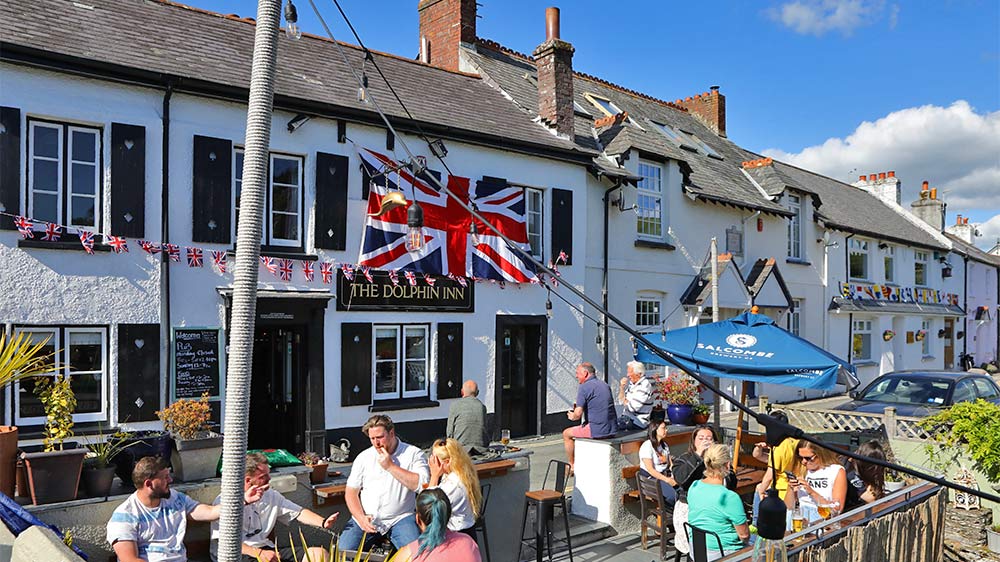 blauwasser_marina_england_river_yealm_pub