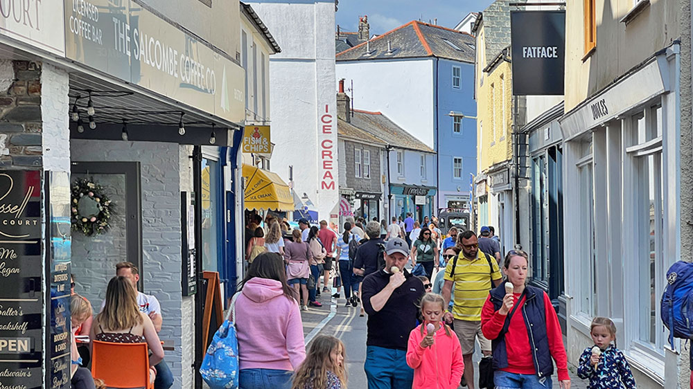 blauwasser_marina_england_salcombe_einkaufsstrasse