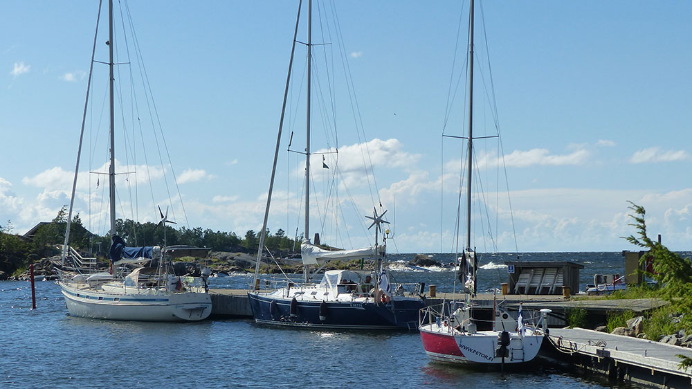 blauwasser_marina_finnland_maesskaer_laengsseits