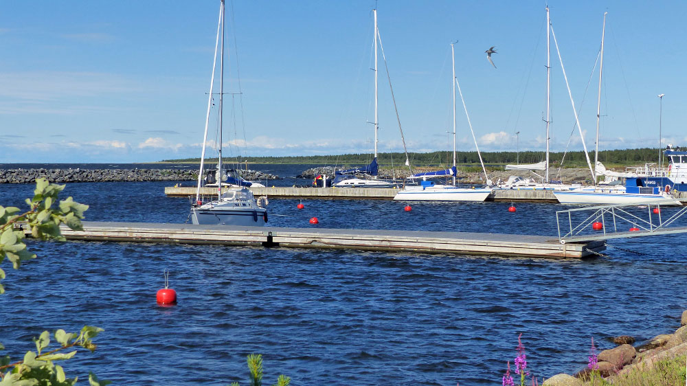 blauwasser_marina_finnland_marjaniemi_laengsseits