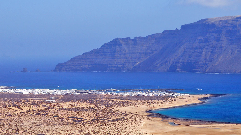 blauwasser_marina_kanaren_garciosa_caleta_del_sebo_vulkan