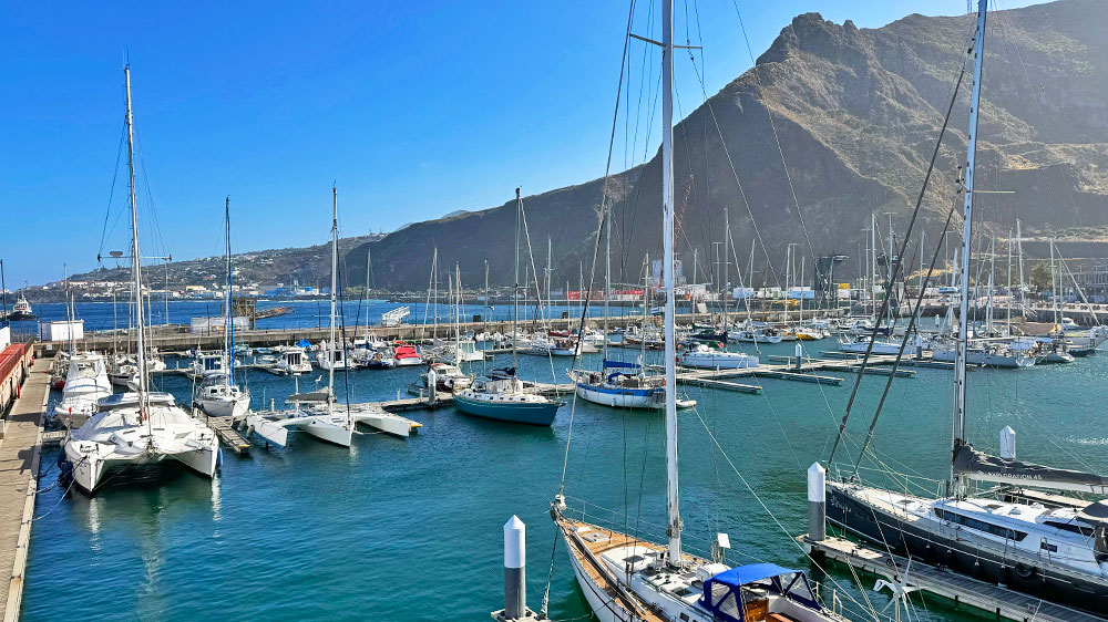 blauwasser_marina_kanaren_la_palma_santa_cruz_fingerstege
