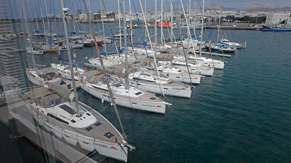 blauwasser_marina_kanaren_lanzarote_arrecife_lava_flotte