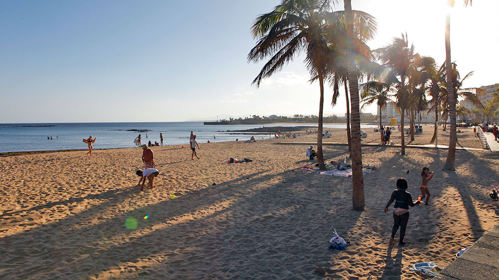 blauwasser_marina_kanaren_lanzarote_arrecife_strand