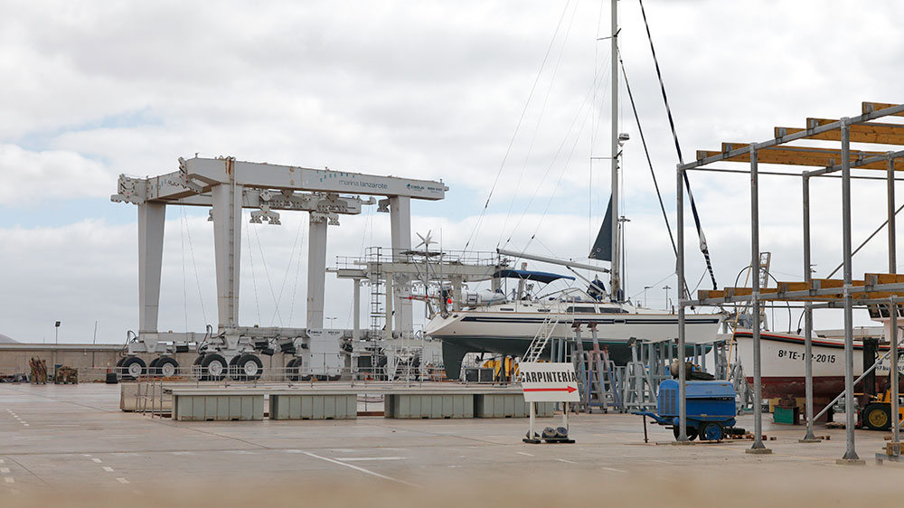 blauwasser_marina_kanaren_lanzarote_arrecife_travellift
