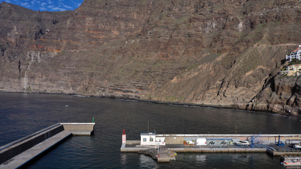blauwasser_marina_kanaren_teneriffa_los_gigantes_einfahrt_eng