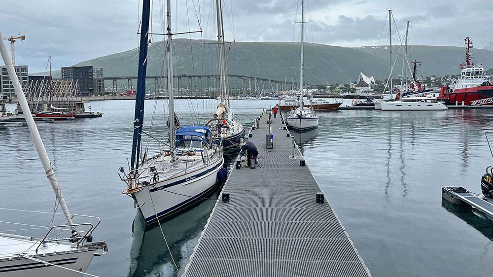 blauwasser_marina_norwegen_lofoten_tromsoe_schwimmsteg
