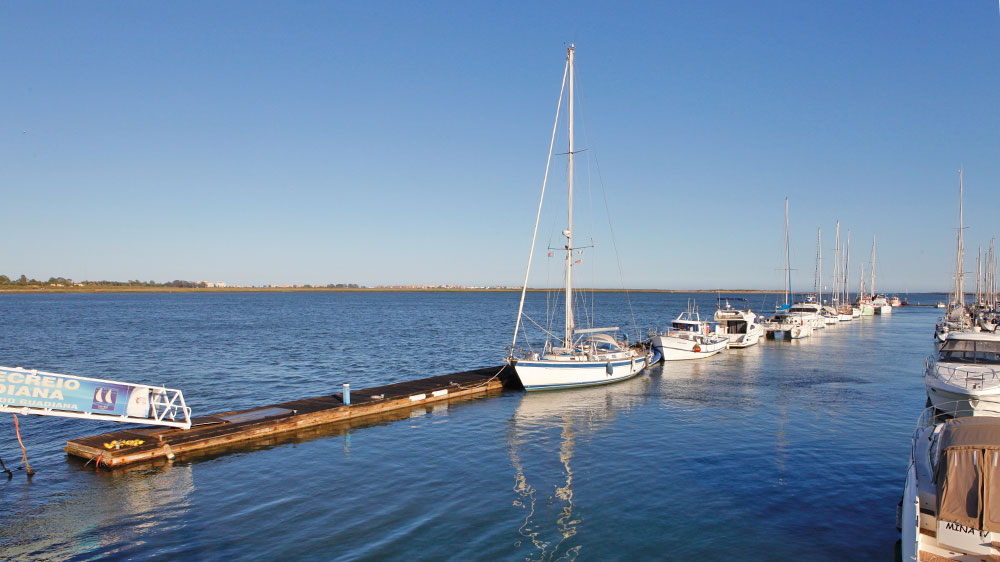 blauwasser_marina_portugal_algarve_vila_real_santo_antonio_laengsseits