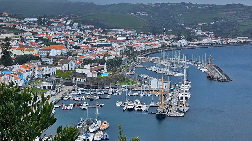 blauwasser_marina_portugal_azoren_horta_landschaft
