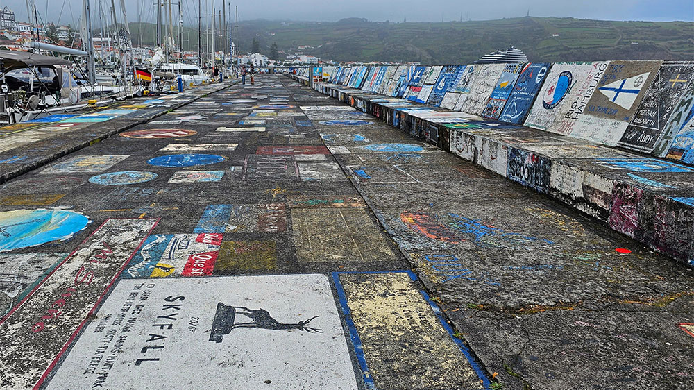 blauwasser_marina_portugal_azoren_horta_mauer