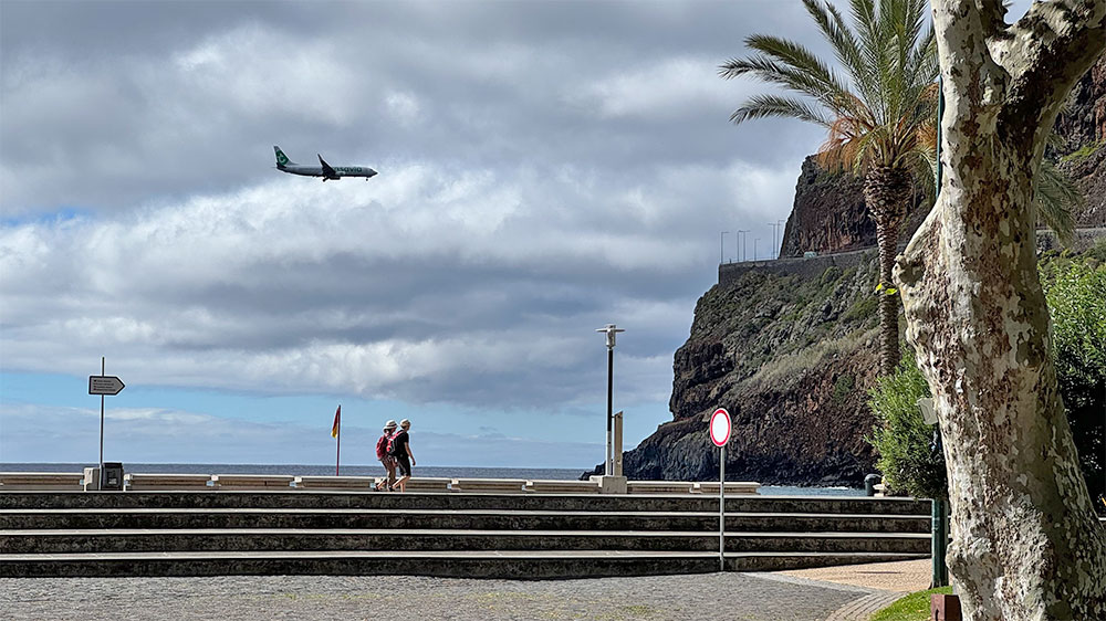 blauwasser_marina_portugal_madeira_machico_flugzeug
