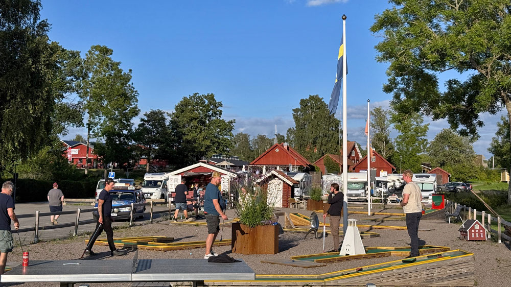 blauwasser_marina_schweden_goetakanal_sjoetorp_minigolf