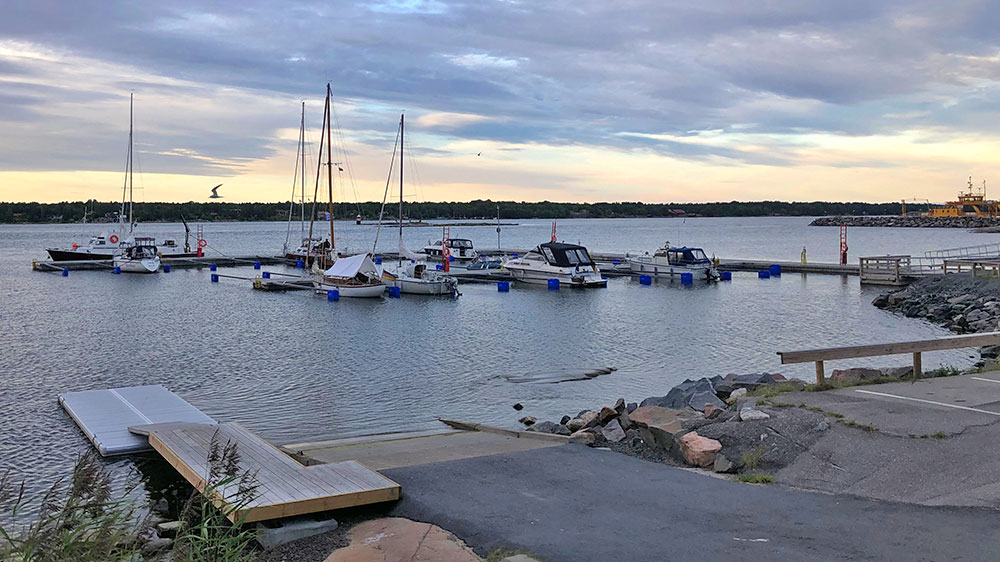 blauwasser_marina_schweden_oeregrund_hafen_vorne