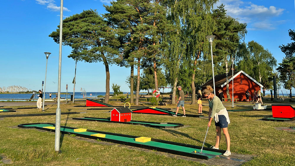 blauwasser_marina_schweden_ostschaeren_bergkvara_minigolf