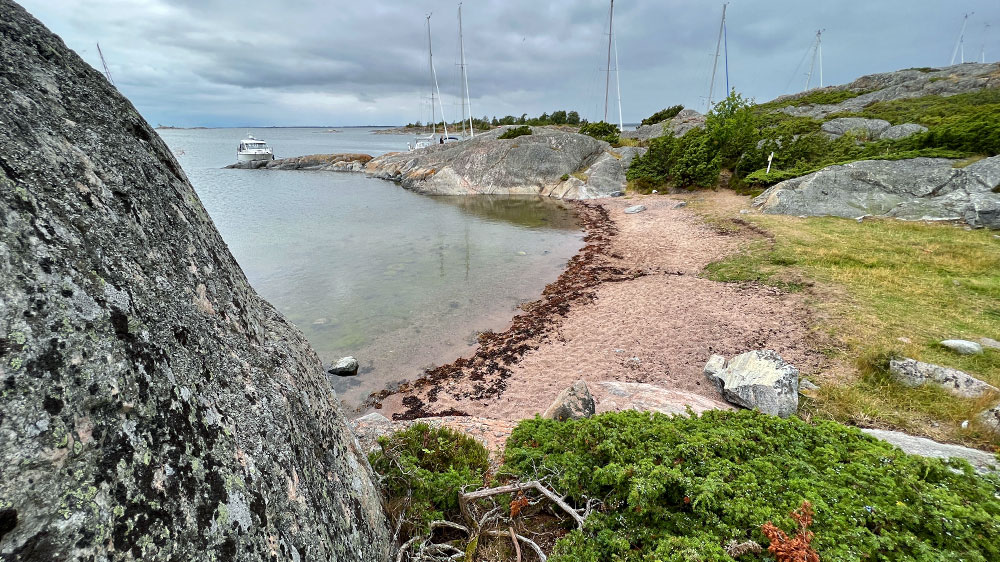 blauwasser_marina_schweden_ostschaeren_bulleroen_strand
