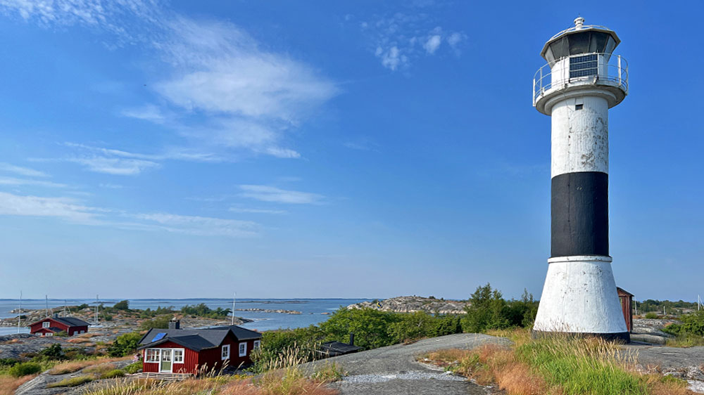 blauwasser_marina_schweden_ostschaeren_huvudskaer_leuchturm