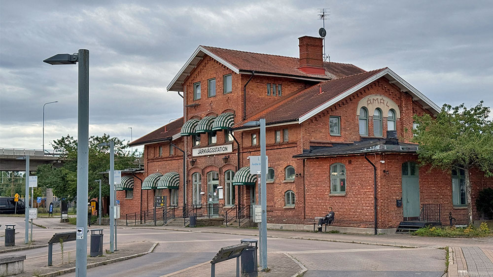 blauwasser_marina_schweden_vaenern_amal_bahnhof
